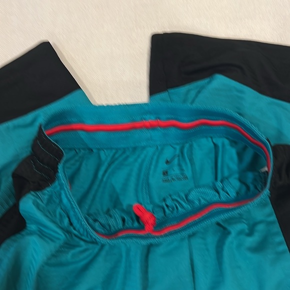Nike shorts teal with blk - Picture 4 of 4